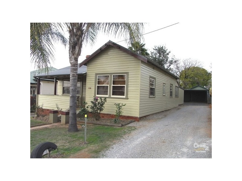 128 Denison Street, Tamworth NSW 2340