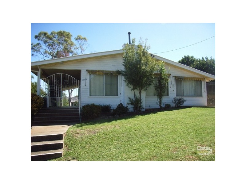 140 Fitzroy Street, Tamworth NSW 2340