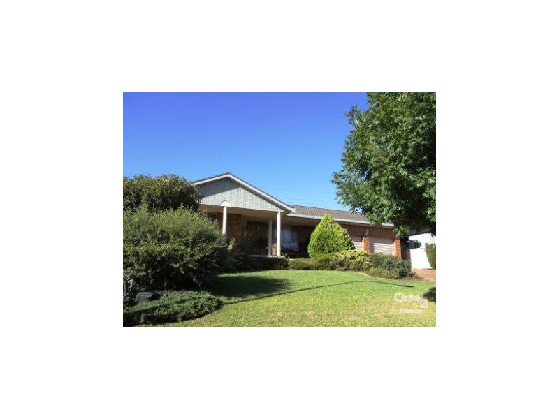 18 Overlanders Way, Tamworth NSW 2340