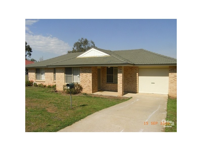 11 Valley Drive, Tamworth NSW 2340