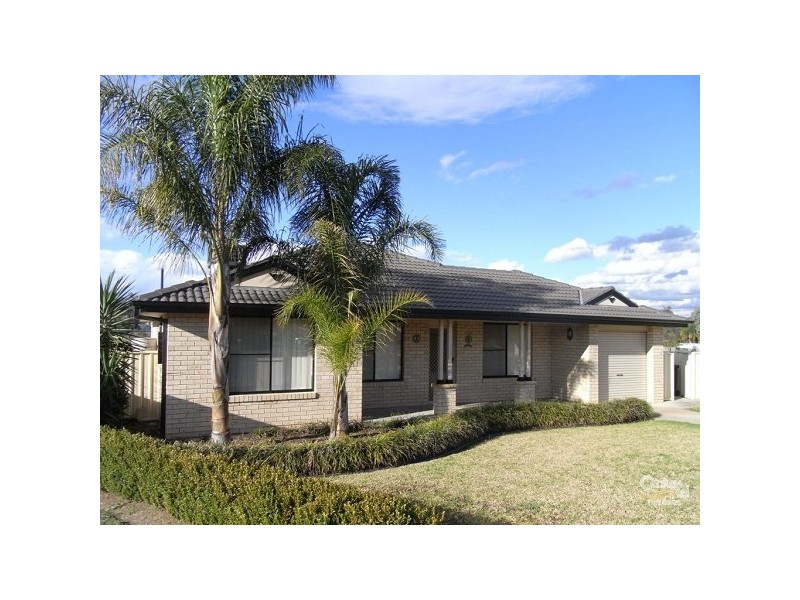 8 Wills Place, Tamworth NSW 2340