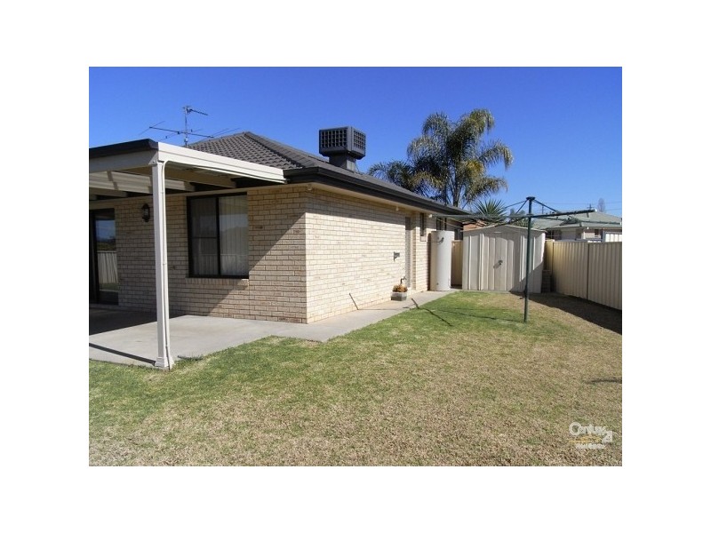 8 Wills Place, Tamworth NSW 2340