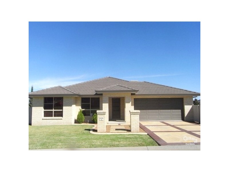 2 Sipple Close, Tamworth NSW 2340