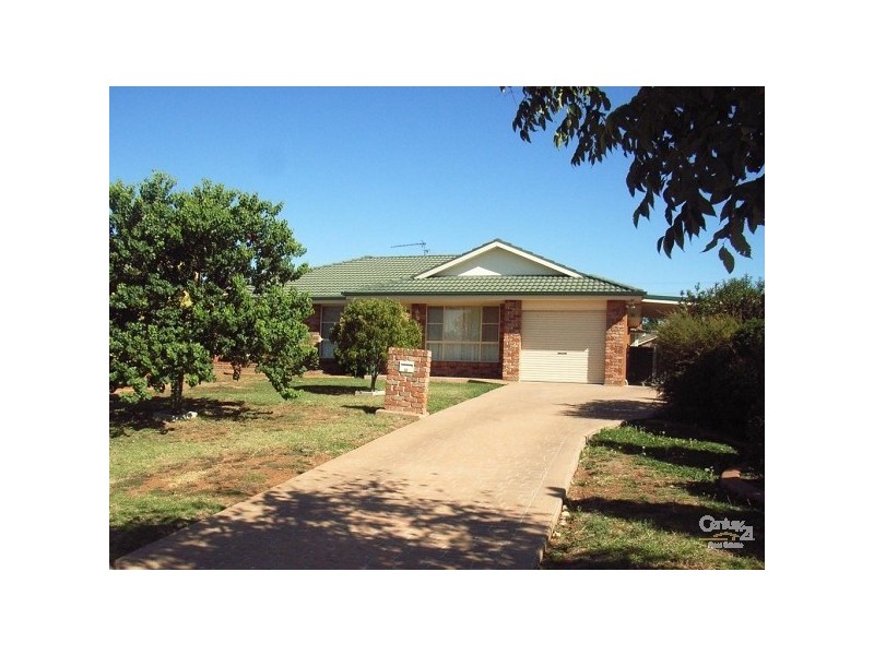 10 Giles Place, Tamworth NSW 2340