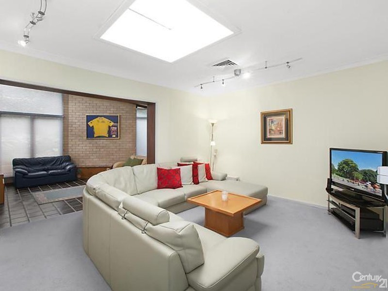 2 Camden Gardens, Turramurra NSW 2074