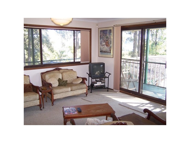 11 Hillcrest Road, Empire Bay NSW 2257