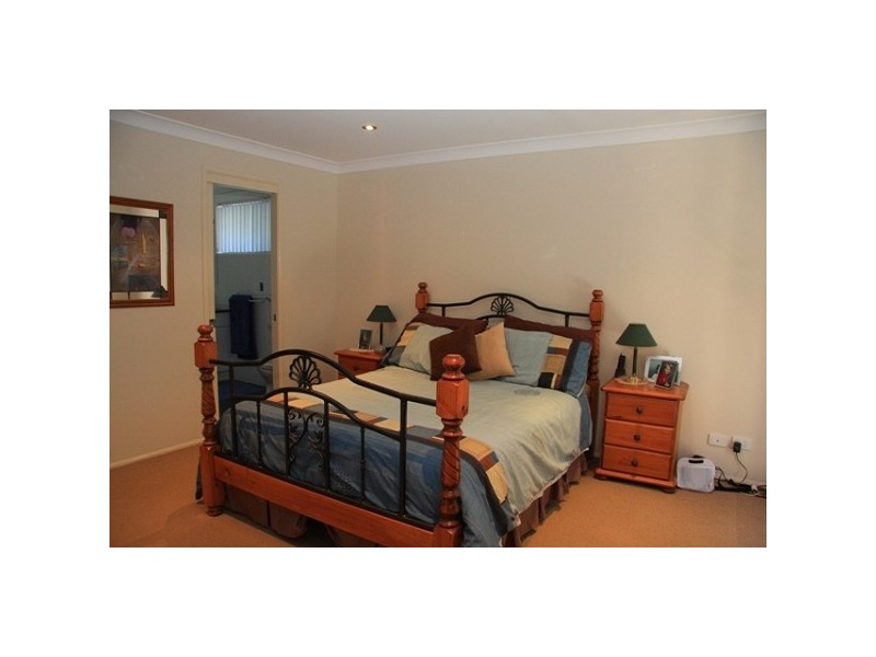 9 Captains Cove, Valentine NSW 2280