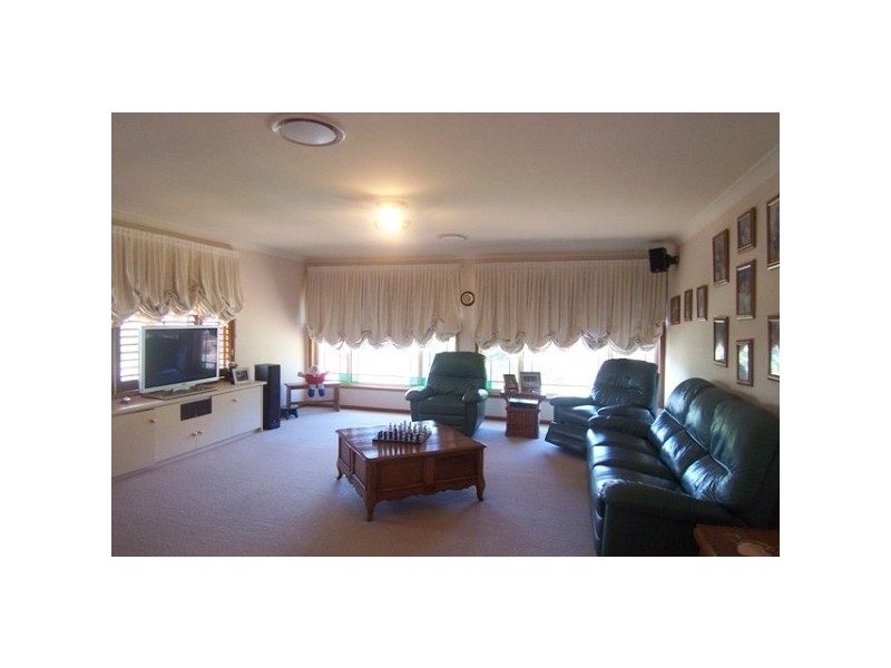 6 Grosvenor Place, Valentine NSW 2280