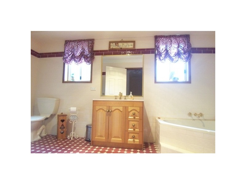 6 Grosvenor Place, Valentine NSW 2280