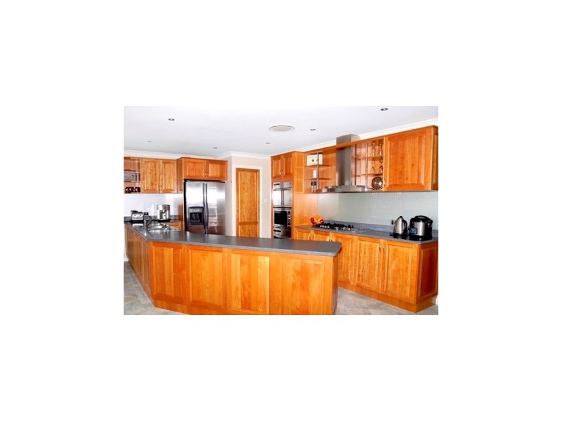 17 Thompson Road, Warners Bay NSW 2282