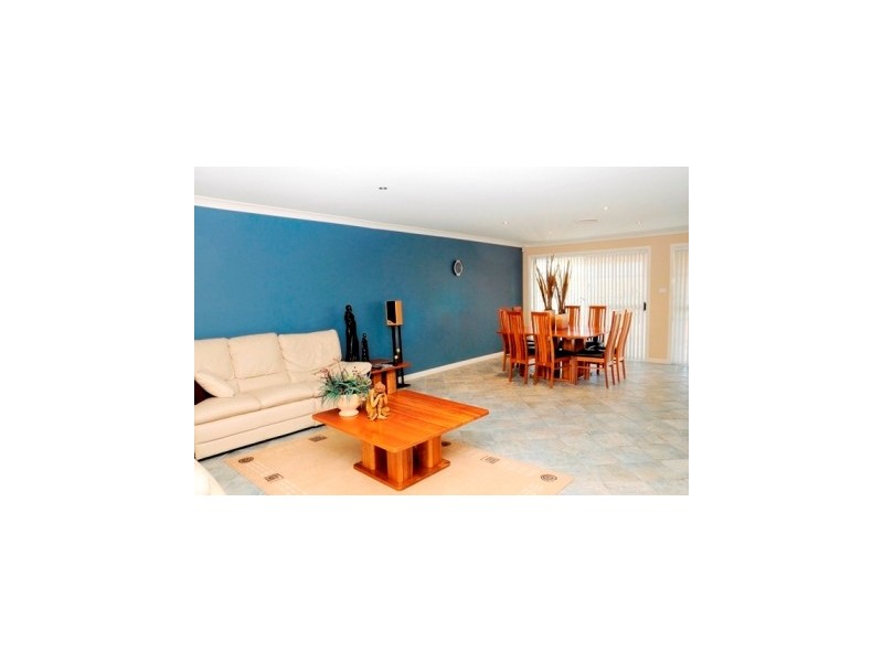 17 Thompson Road, Warners Bay NSW 2282