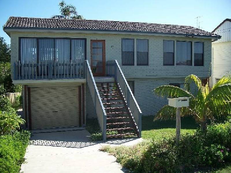 15 Ocean Street, Redhead NSW 2290