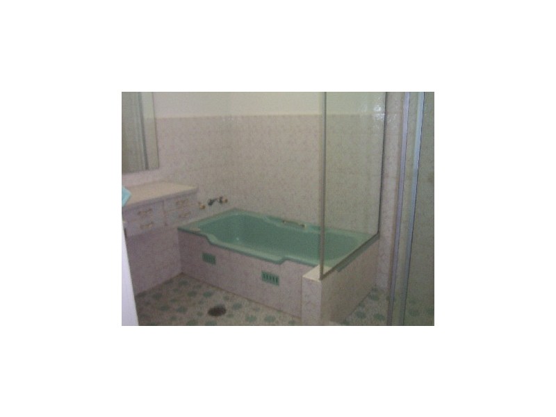 25 Gladgunson Drive, Eleebana NSW 2282