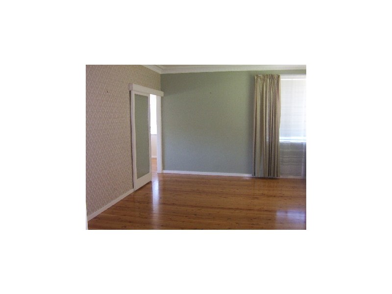 25 Gladgunson Drive, Eleebana NSW 2282