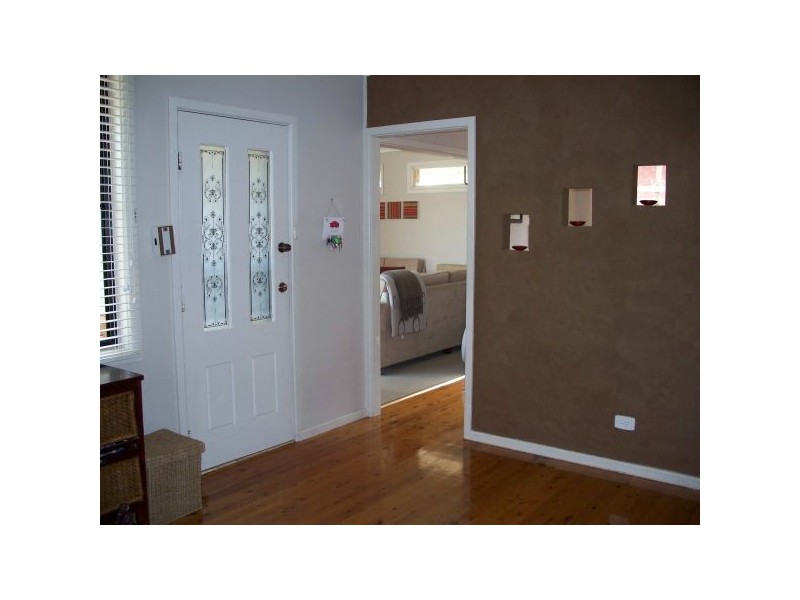 18 Mariner Drive, Eleebana NSW 2282