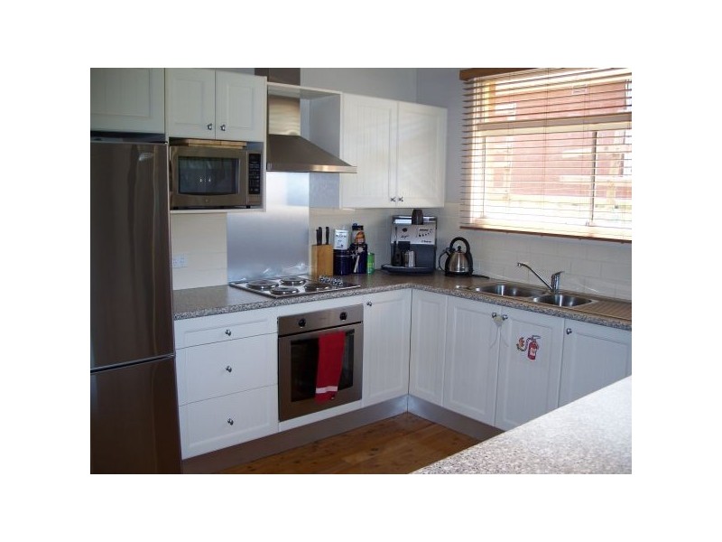 18 Mariner Drive, Eleebana NSW 2282