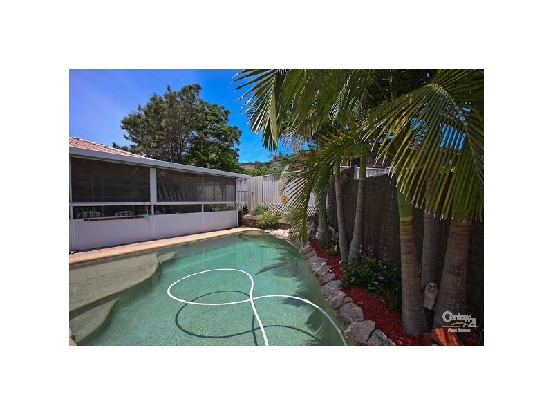 4 Trafalgar Crescent, Valentine NSW 2280