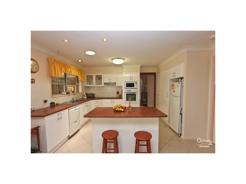 4 Trafalgar Crescent, Valentine NSW 2280