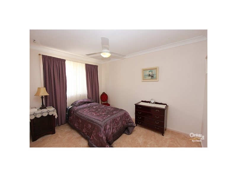 4 Trafalgar Crescent, Valentine NSW 2280