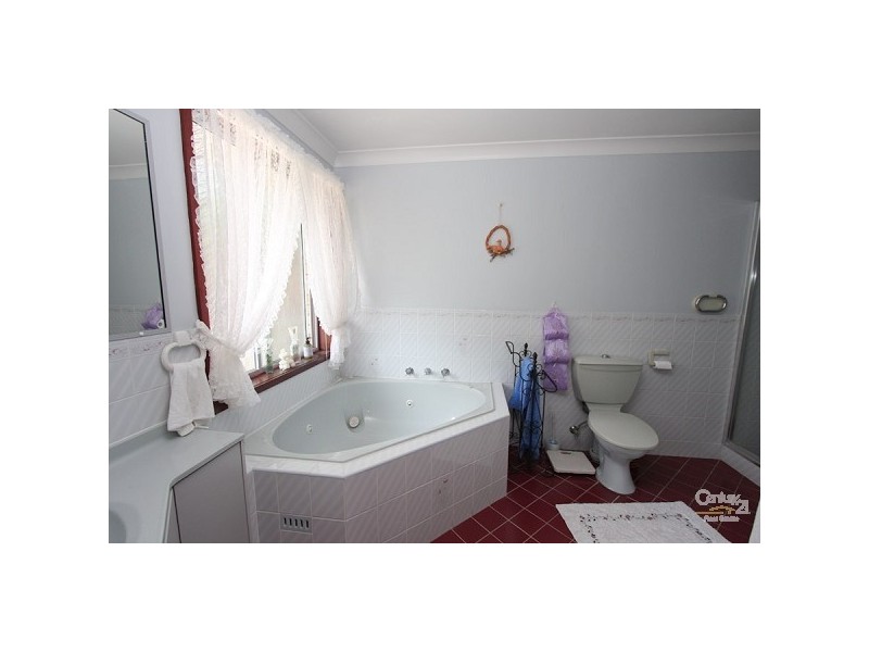 4 Trafalgar Crescent, Valentine NSW 2280