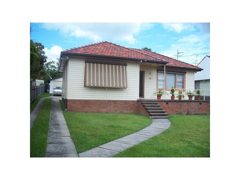 32 Patricia Avenue, Charlestown NSW 2290