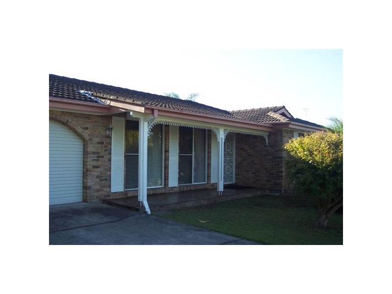 3 Bundarra Close, Eleebana NSW 2282