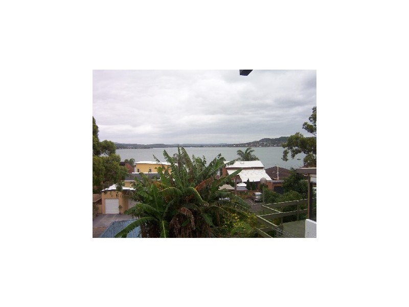 5 Eleebana Road, Eleebana NSW 2282