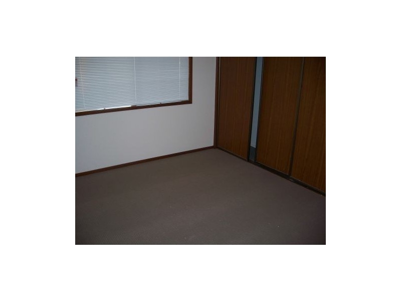 8 Ratcliffe Street, Eleebana NSW 2282