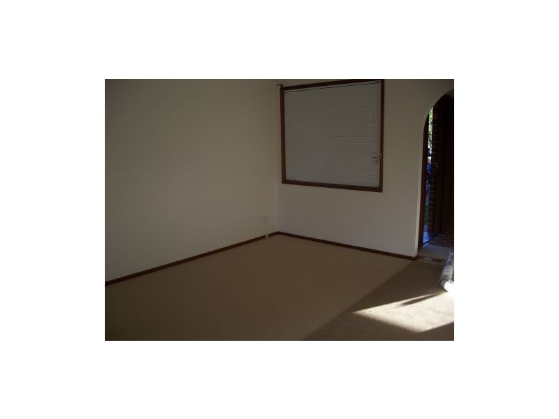 8 Ratcliffe Street, Eleebana NSW 2282