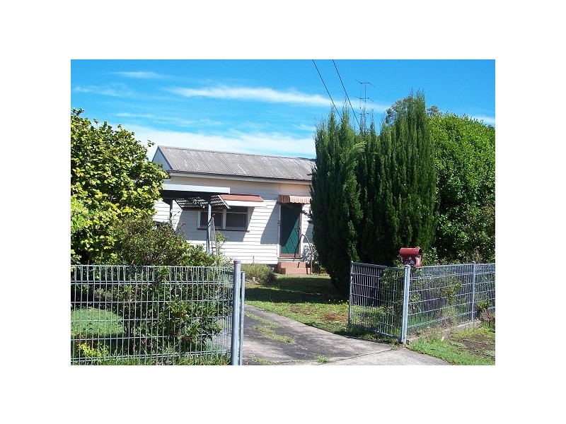 2 Andrew Street, Warners Bay NSW 2282