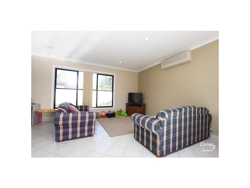 8 Eino Place, Eleebana NSW 2282