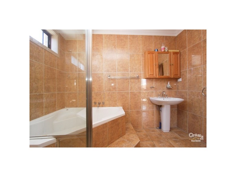 8 Eino Place, Eleebana NSW 2282