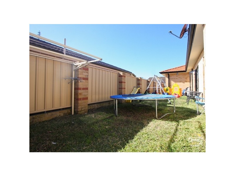 8 Eino Place, Eleebana NSW 2282