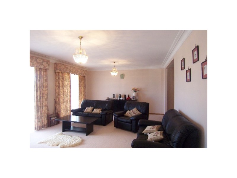 9 Warwick Way, Valentine NSW 2280