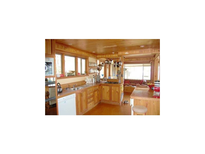 176 Marks Point Road, Marks Point NSW 2280
