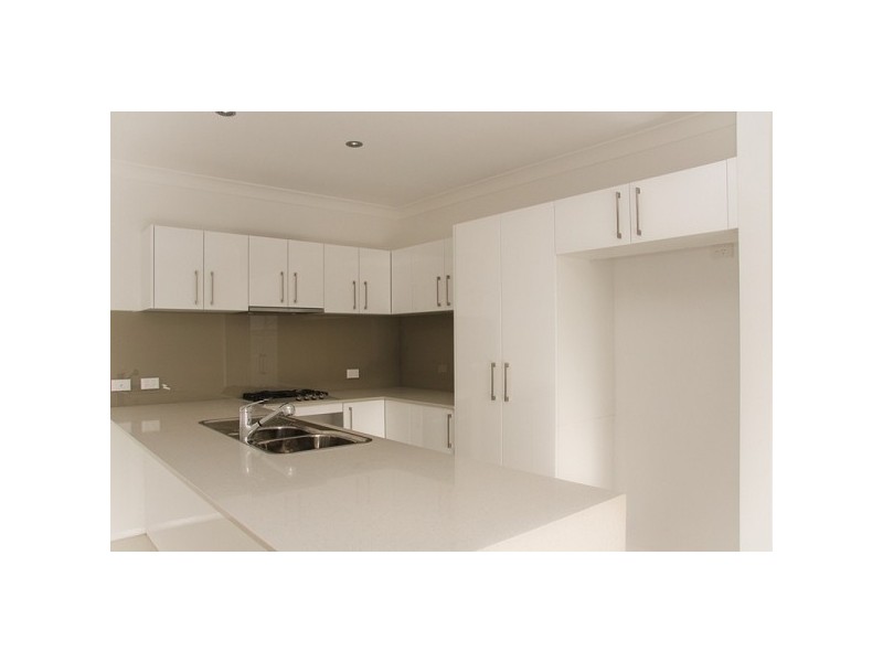 2/1 Sassafras Close, Valentine NSW 2280