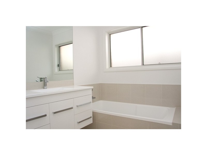 2/1 Sassafras Close, Valentine NSW 2280