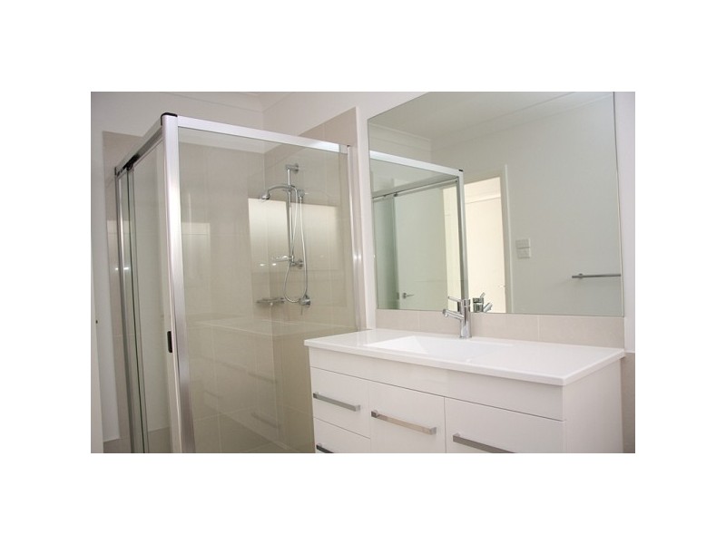 2/1 Sassafras Close, Valentine NSW 2280