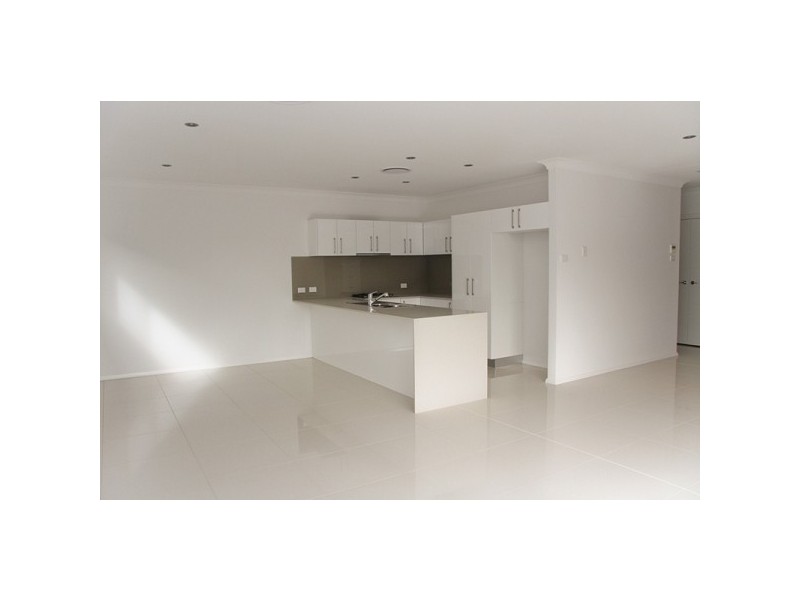 2/1 Sassafras Close, Valentine NSW 2280