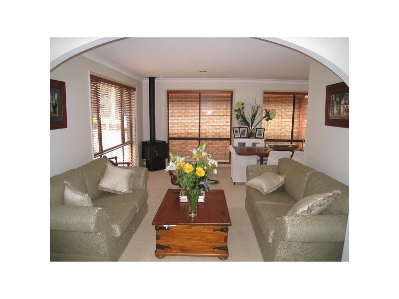 4 Tanunda Close, Eleebana NSW 2282