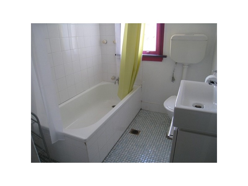 2 Alder Crescent, Gateshead NSW 2290