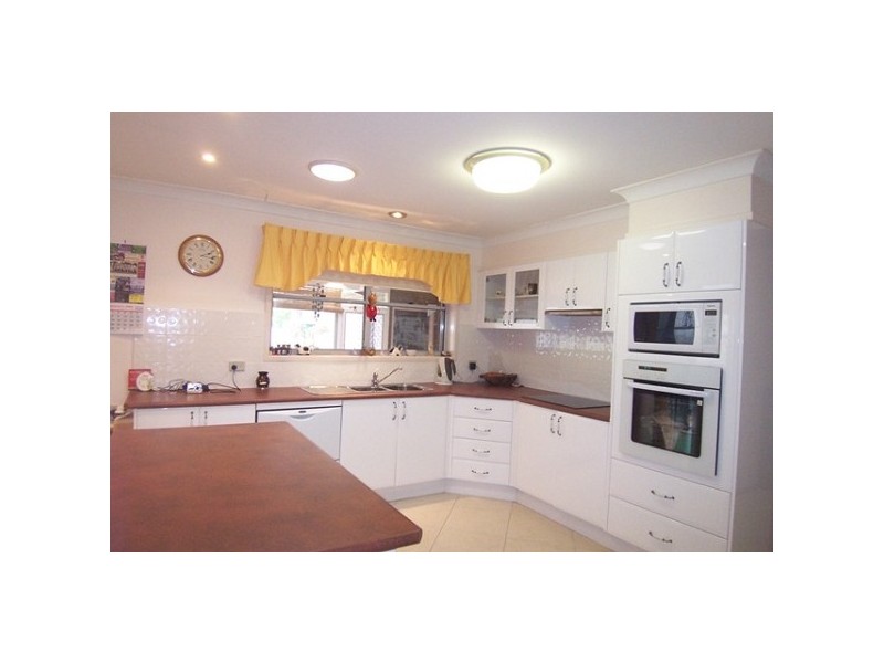 4 Trafalgar Crescent, Valentine NSW 2280