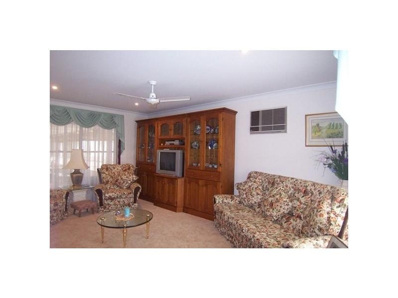4 Trafalgar Crescent, Valentine NSW 2280
