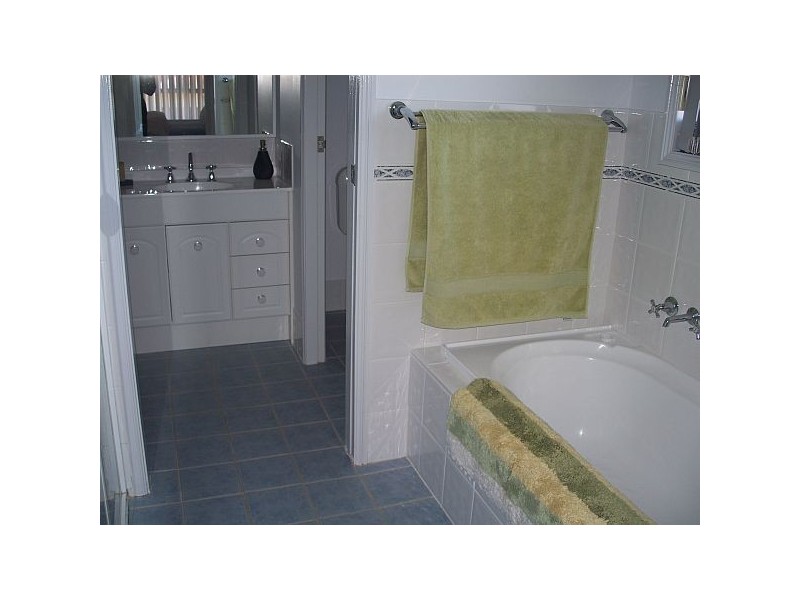 8 Matelot Close, Belmont NSW 2280