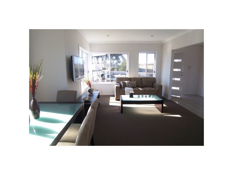 2 Siloam Drive, Belmont North NSW 2280