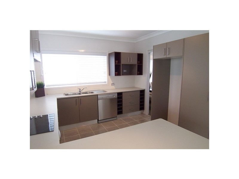 2 Siloam Drive, Belmont North NSW 2280