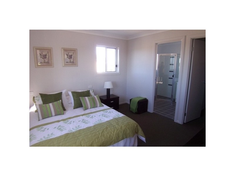 2 Siloam Drive, Belmont North NSW 2280