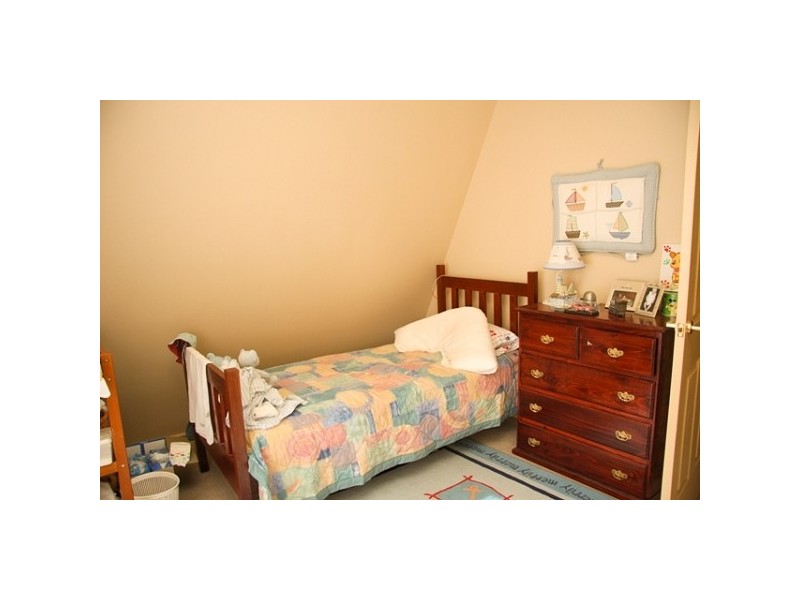 32 Lindeman Close, Eleebana NSW 2282