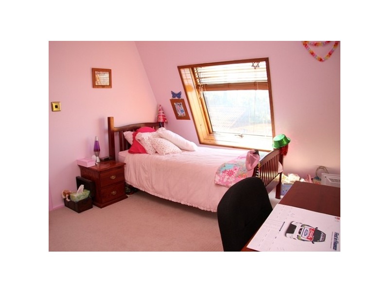 32 Lindeman Close, Eleebana NSW 2282