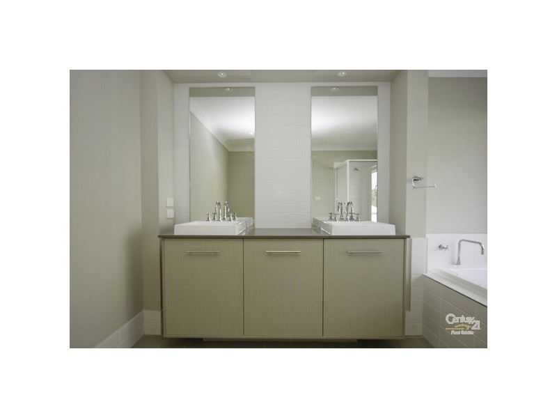 5 Lurnea Crescent, Valentine NSW 2280